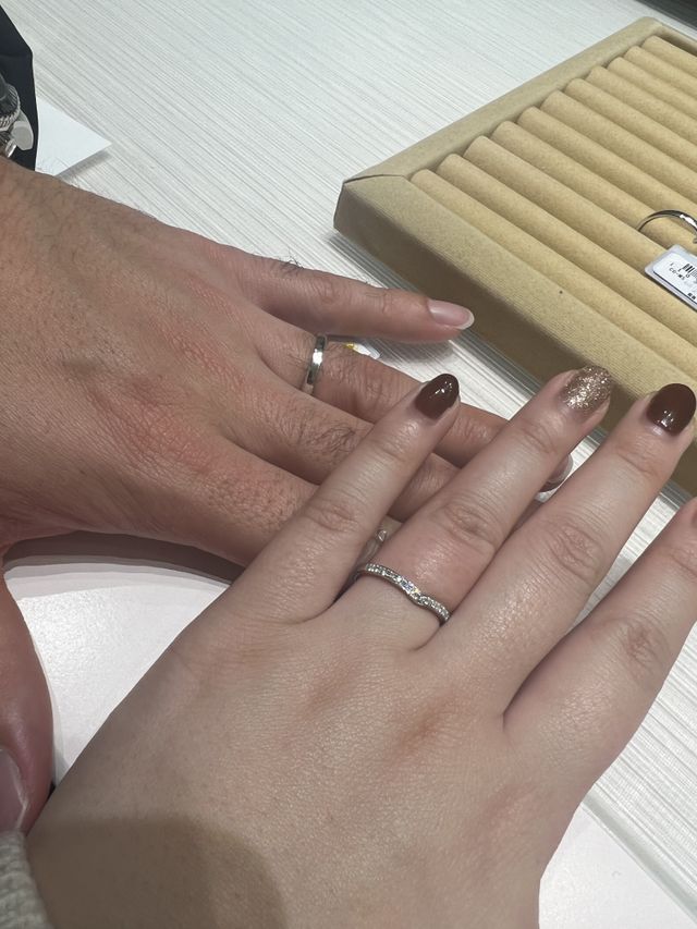 ハーフエタニティでの着画です。