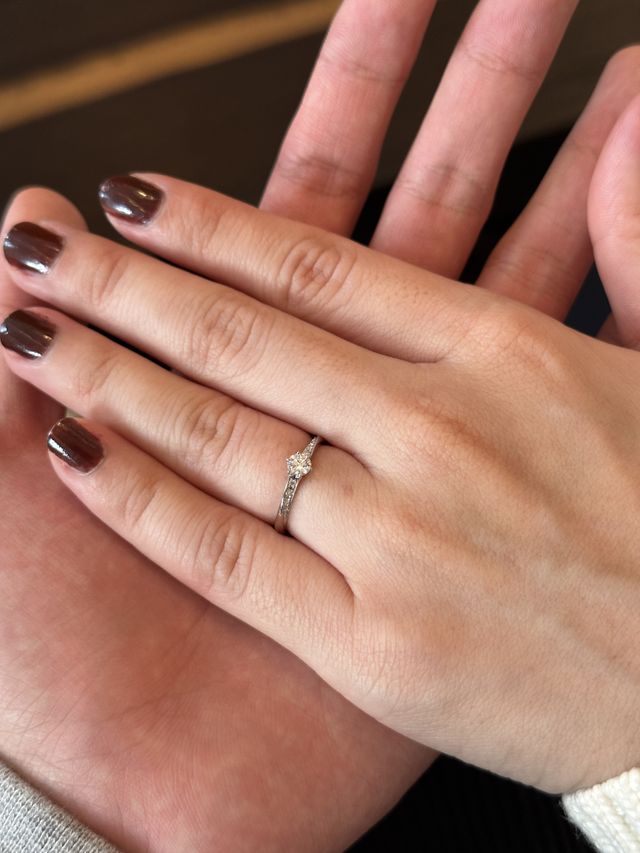 一粒ダイヤにメレダイヤの組み合わせたデザイン