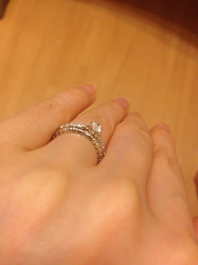 結婚指輪と重ね付けも素敵