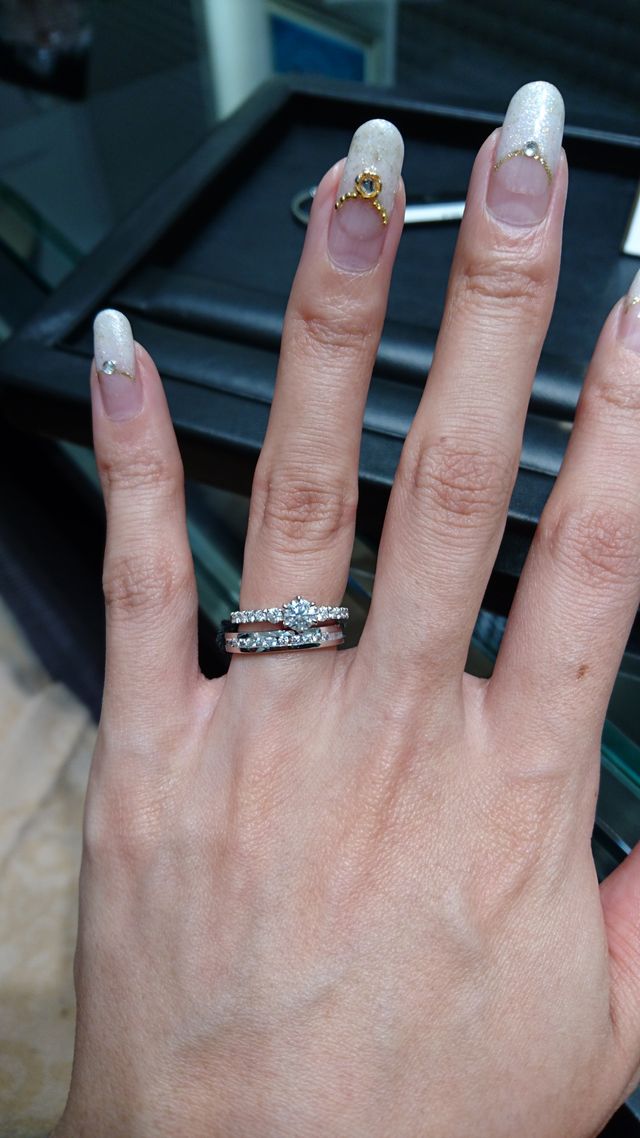 他社ブランドのエンゲージとの重ね着けもバッチリです。