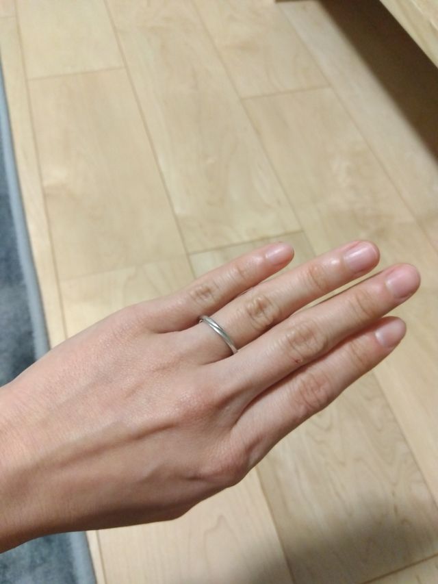 こちらは主人のものです。
同じデザインのダイヤなしです。