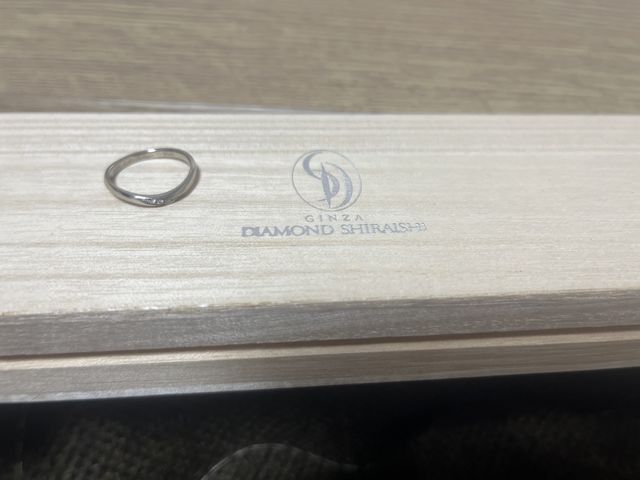 女性用の結婚指輪とプレゼントをいただきました。