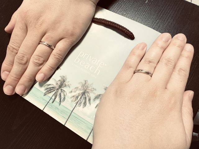 シンプルなデザインでゴールドのラインが際立ち一目惚れしました