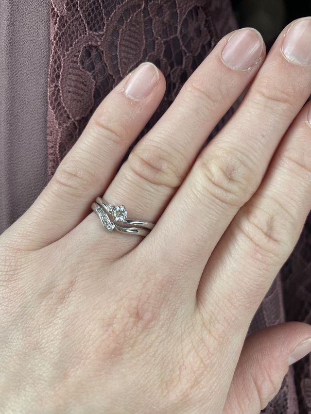 婚約指輪(俄のもの)とセットで着用時