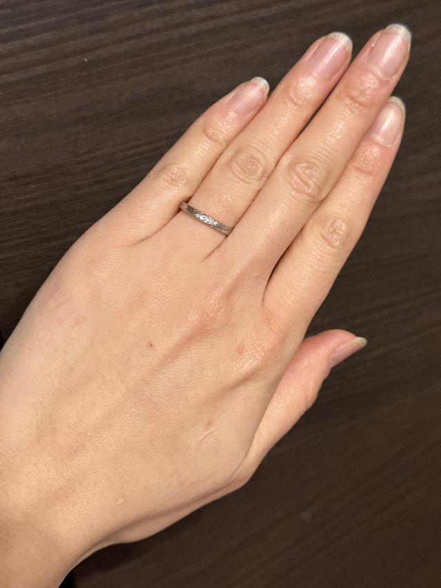 手を動かすとダイヤがキラキラして可愛いです。