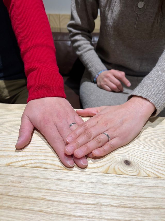 時結という指輪にしました。石の数や金属の種類も選べました。