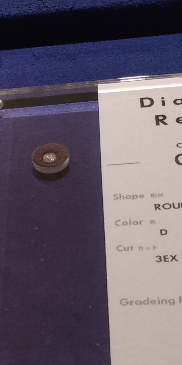 使うダイアモンドのグレードを紹介していただきました