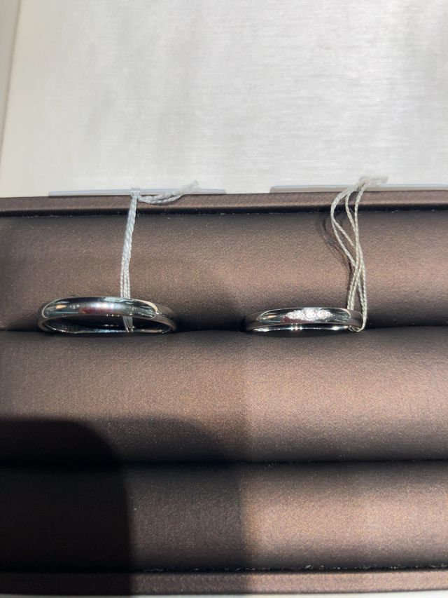 ユノー。ダイヤがグラデーションで入っている。