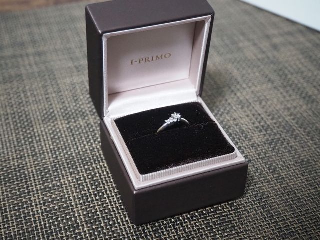 ダイヤの輝きがとても素晴らしいです。