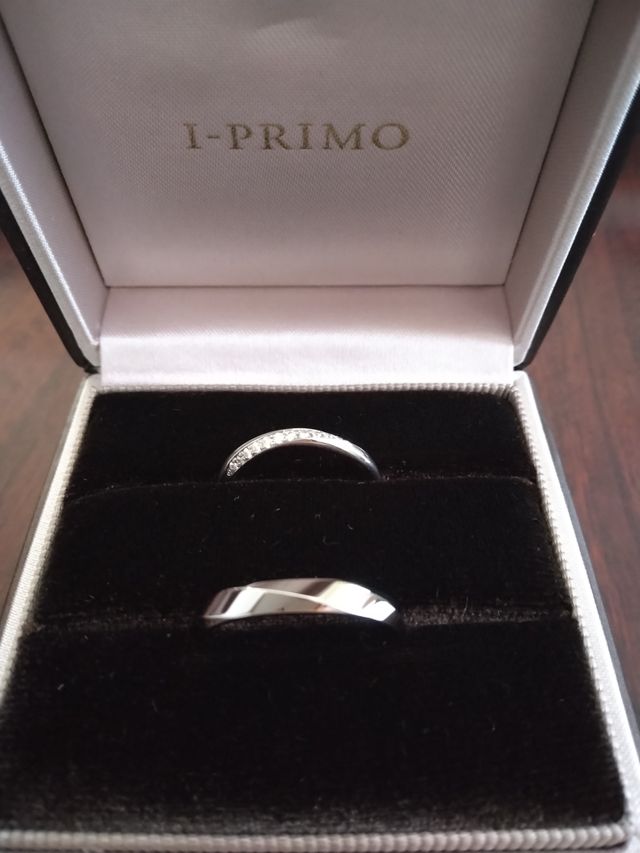 ペアではなく違う種類でそれぞれお気に入りのものを購入しました