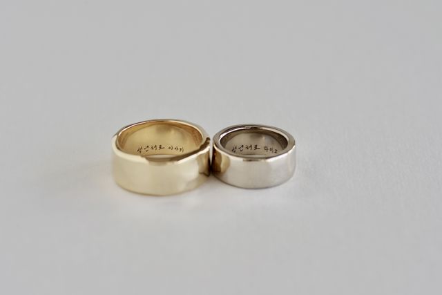 自分たちで手書きをした刻印を掘って頂けました