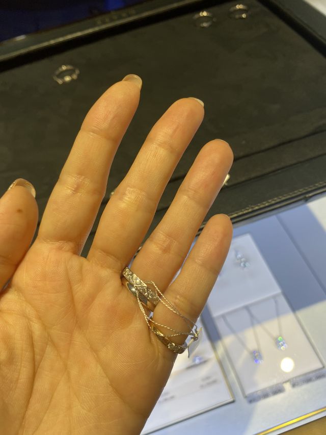 フルエタニティなので裏も美しい