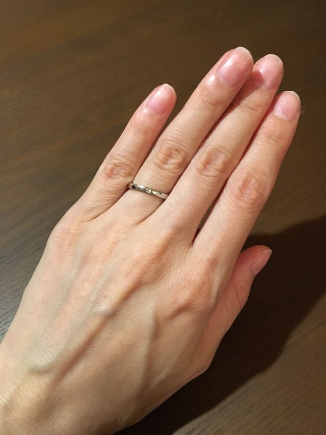 私はダイヤが埋め込まれたリングにしました