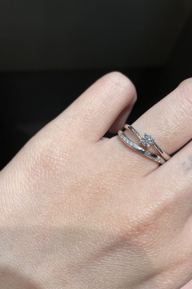 婚約指輪の存在感が素敵で重ねづけで購入するならこの組み合わせ