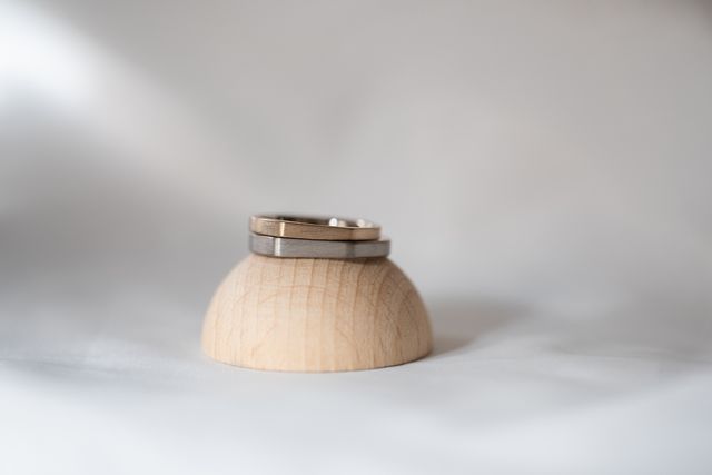 印台の部分の細さもこだわりました。