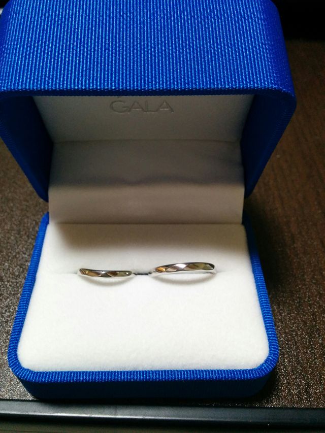 ガラの結婚指輪です