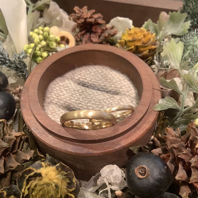 イエローゴールド　ヘアライン仕上げ