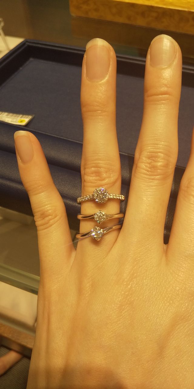 取り巻きデザインは大きく見えます