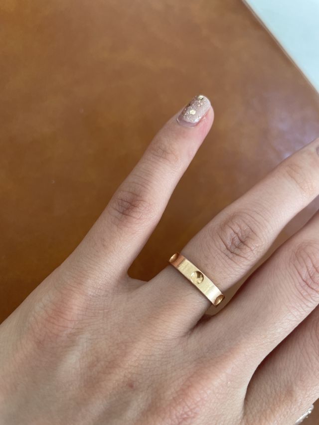 指が細く回転してしまうので回っても平気なデザインにしました