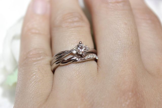 結婚指輪とセットで使える指輪にしました！