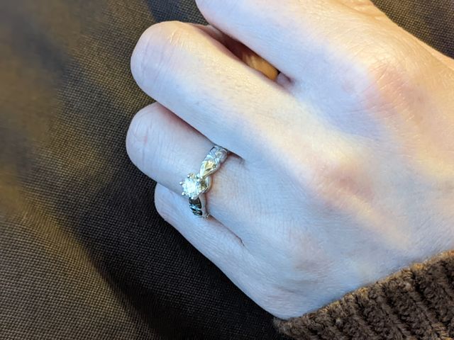 立て爪タイプのシンプルな指輪です