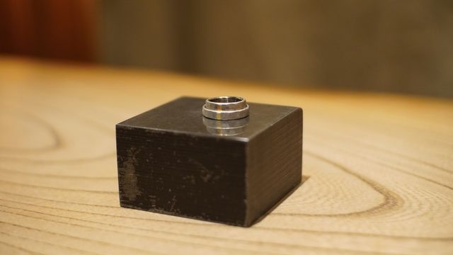 購入時の写真。並べるとゴールドの色味の違いがよく分かる