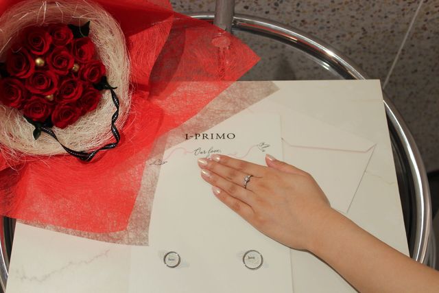 銀座本店店内で撮影した。写真は店員さんが撮ってもらった。