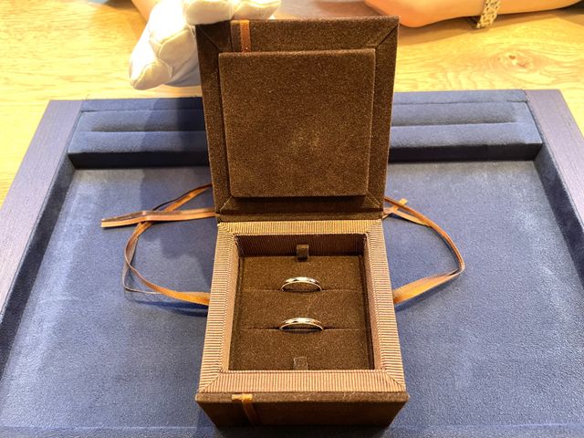 完成した指輪を受け取った時の写真です