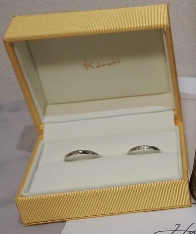 私たちが購入した結婚指輪です。箱も可愛く、気に入っています。