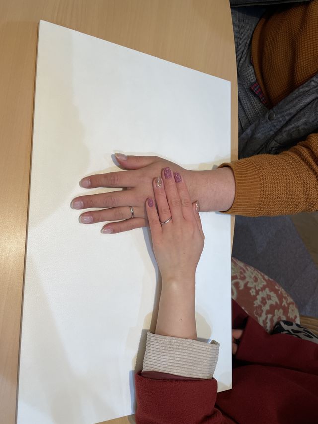 好きなデザインで、好きな太さにして刻印をお揃いにしました。