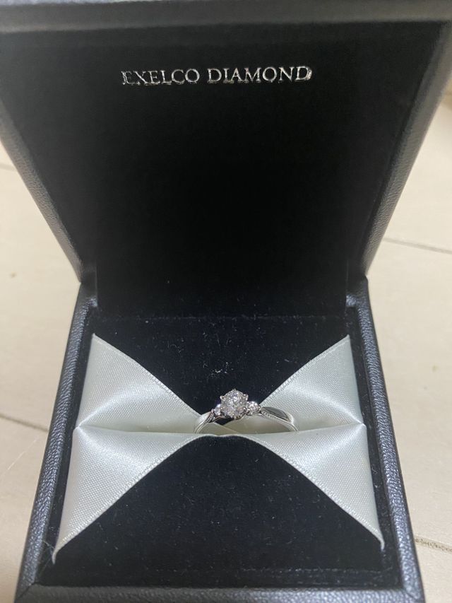 婚約指輪とケースです。