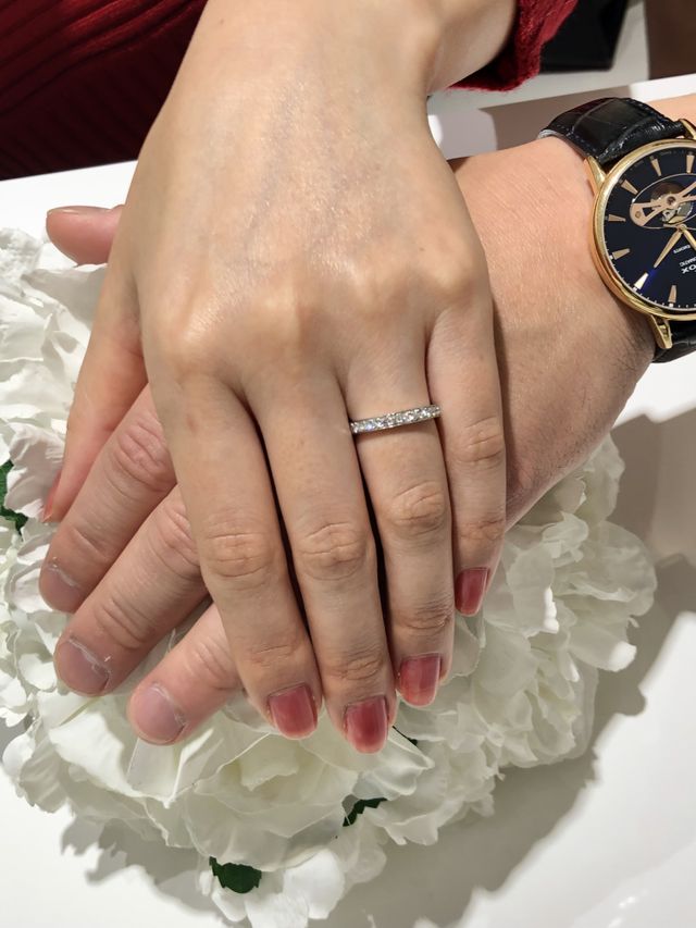 手の関節が大きめでもこのデザインのおかげで華奢に見えます。