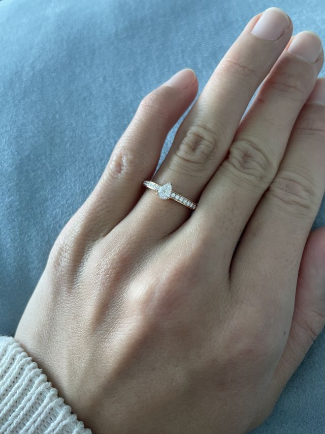 メレダイヤモンドが華やかで可愛いです