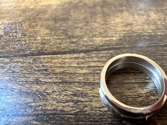 手書きで書いた文字で自分たちだけの特別なリングになりました