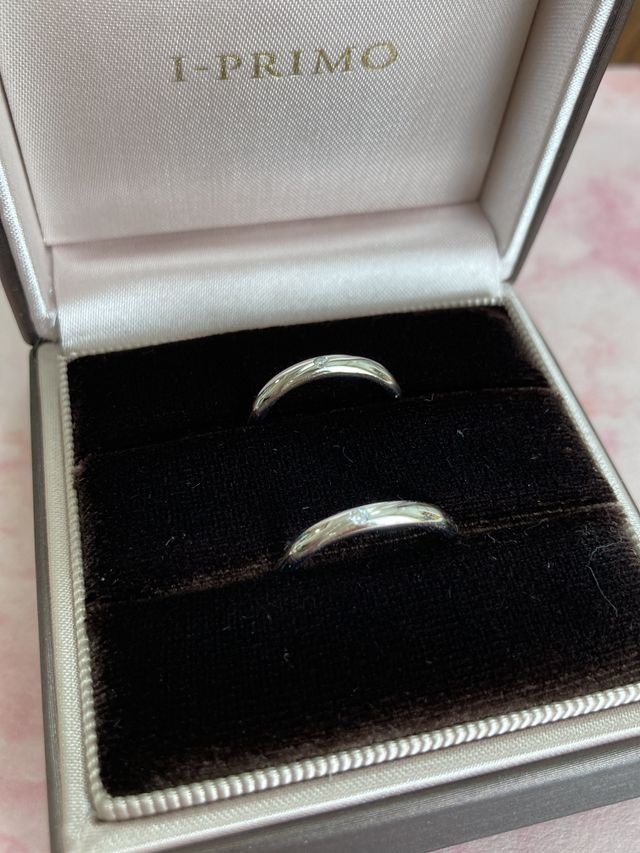 シンプルなデザインで斜めに入ったラインがおしゃれです。