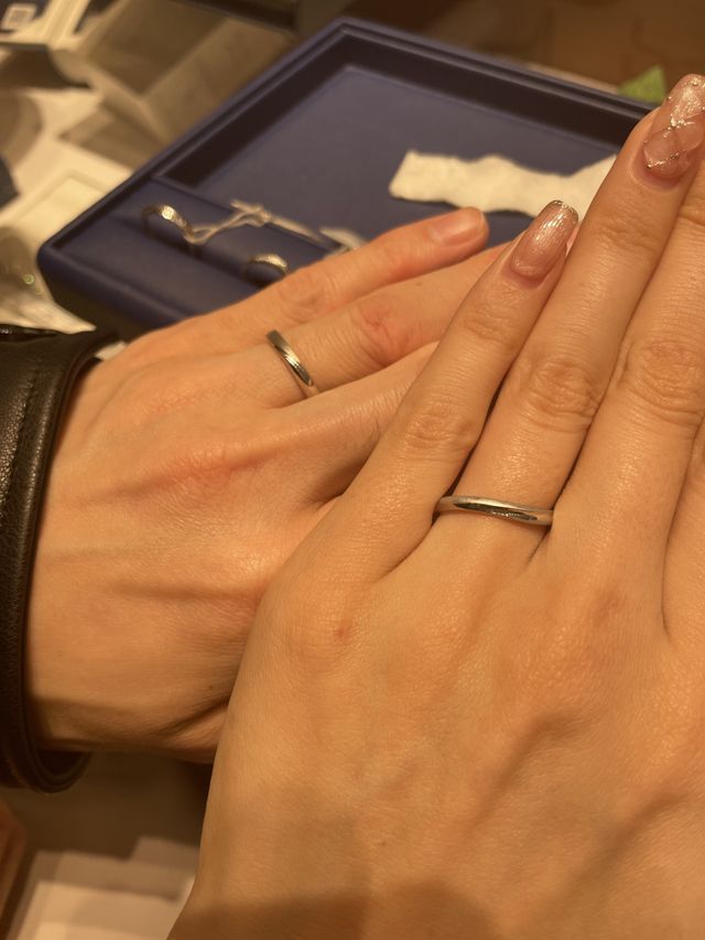 メンズ用のデザインを2人で着けることにしました。
