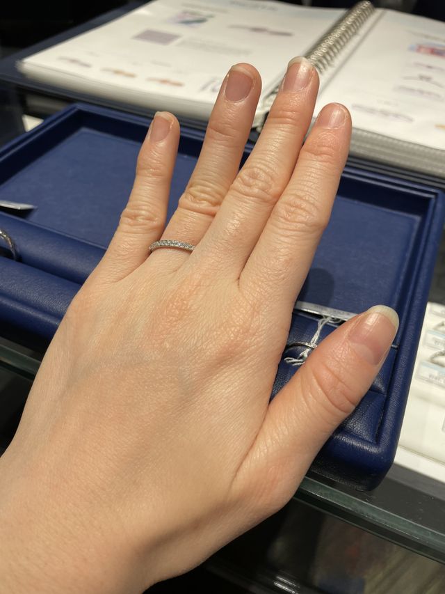 ハーフエタニティです。