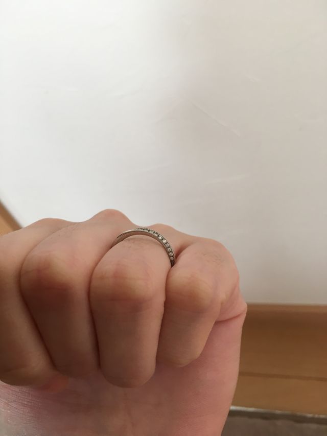 下から見てもダイヤが見えます。