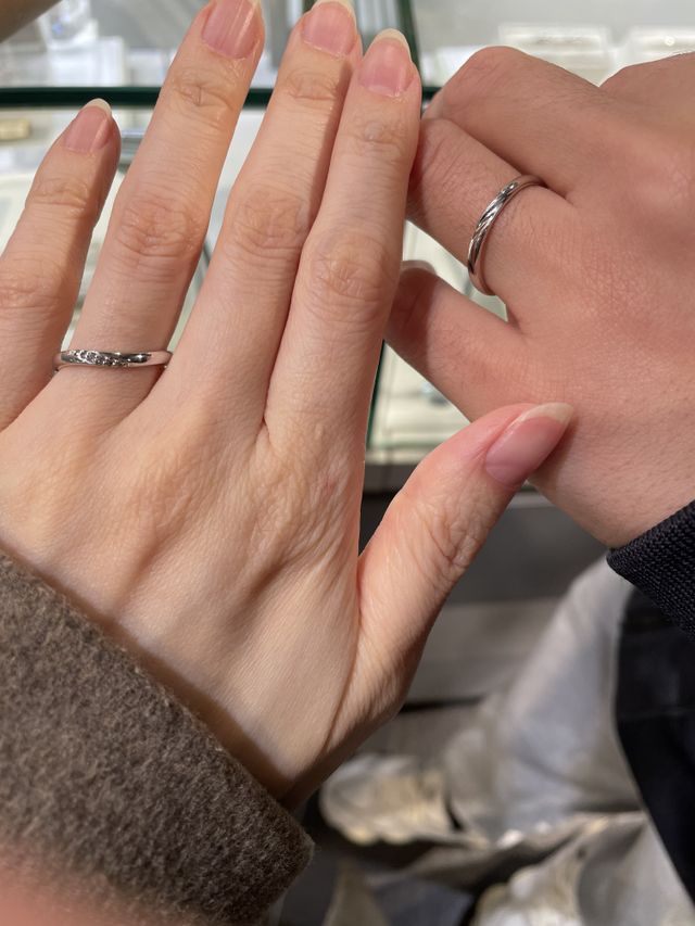 さり気ないダイヤモンド使いが綺麗なデザイン