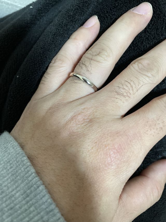 プラチナ一色ではなく、さりげなくピンクゴールドがあります