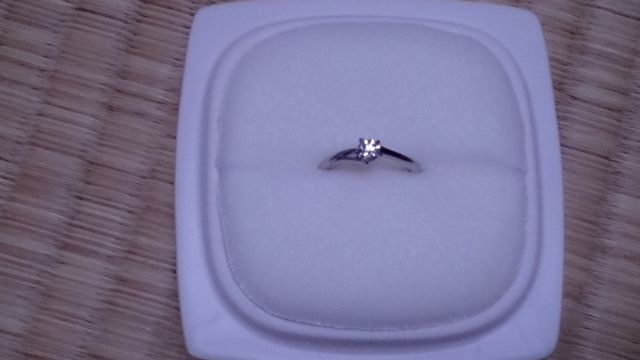 スタンダードなダイヤモンドの指輪です