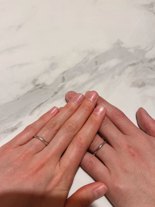 シンプルながらもデザイン性があり、着け心地が良いです。