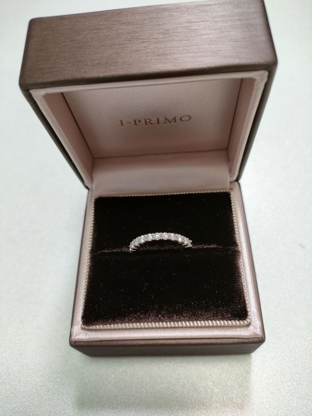 ハーフエタニティリングのハーフマーニです。