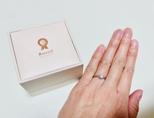 マット加工されています
18KYGだとアンティークっぽいです