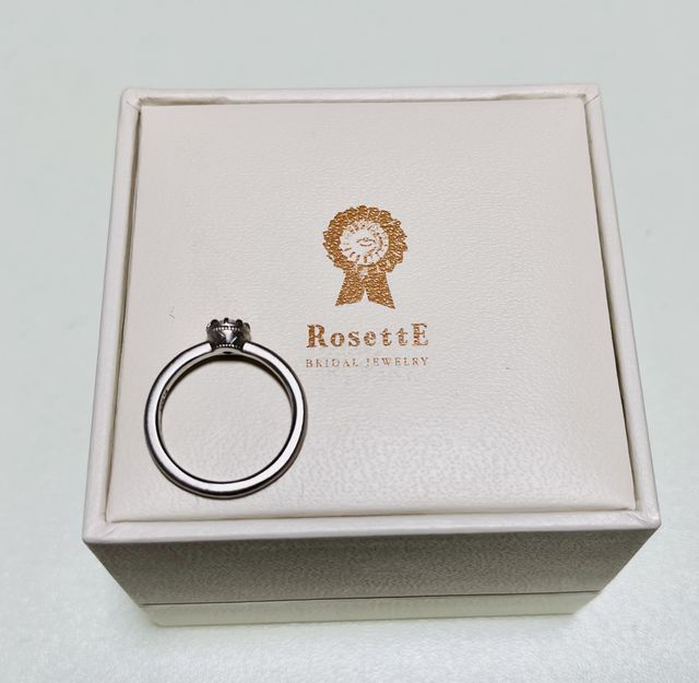 ダイヤが飛び出てないので普段使いしやすいです。