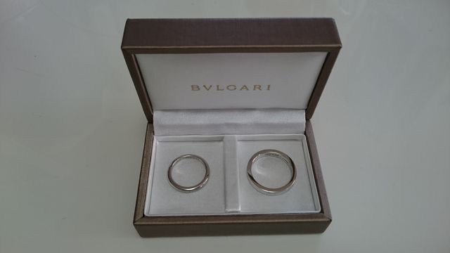 夫と同じブランドで刻印をおそろいにした結婚指輪にしました