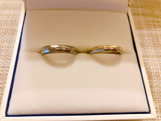 ゴールドとプラチナのツートンのリングにしました。