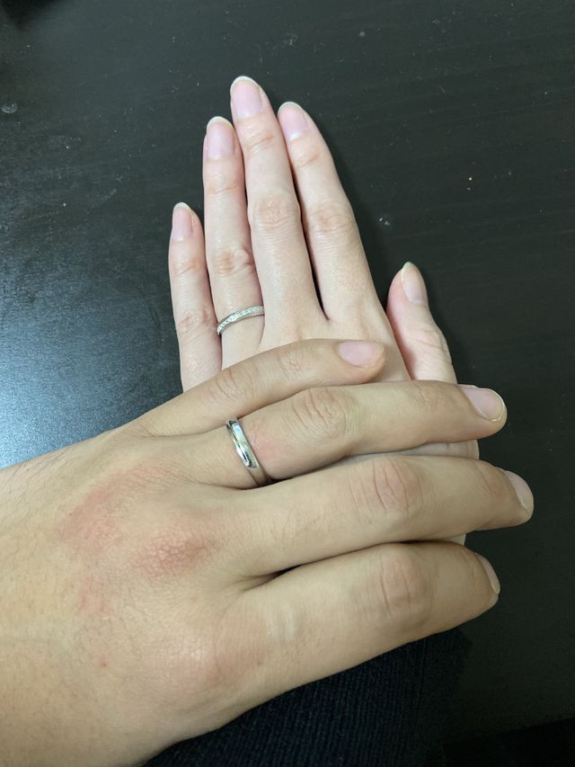 とても輝く鏡面仕上げで綺麗
着け心地も良くて違和感なし