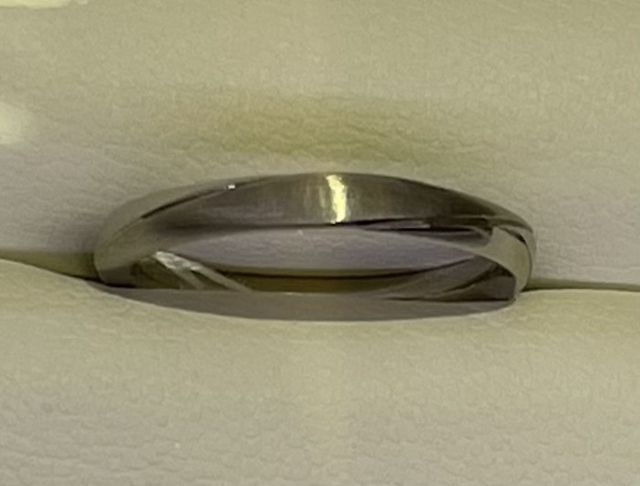 結婚指輪　ストレート形状　波状模様　一部マット加工