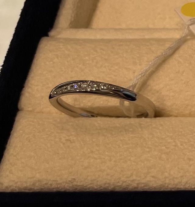 ダイヤモンド入りのシンプルなデザイン